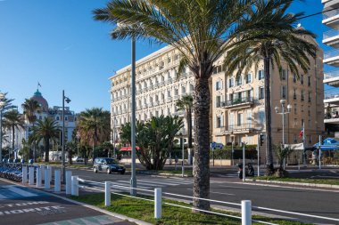 GÜZEL, FRANCE - 25 HAZİRAN 2024: Nice, Provence Alpes-Cote d 'Azur, Fransa' nın sahil caddesinin günbatımı Panoraması