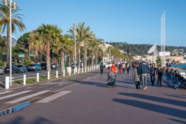 GÜZEL, FRANCE - 25 HAZİRAN 2024: Nice, Provence Alpes-Cote d 'Azur, Fransa' nın sahil caddesinin günbatımı Panoraması