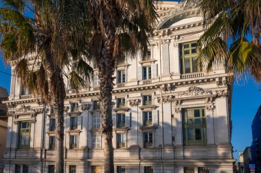 GÜZEL, FRANCE - 25 HAZİRAN 2024: Nice, Provence Alpes-Cote d 'Azur, Fransa' nın sahil caddesinin günbatımı Panoraması