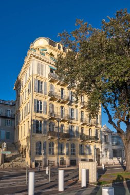 GÜZEL, FRANCE - 25 HAZİRAN 2024: Nice, Provence Alpes-Cote d 'Azur, Fransa' nın sahil caddesinin günbatımı Panoraması