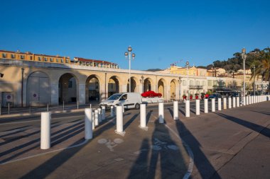 GÜZEL, FRANCE - 25 HAZİRAN 2024: Nice, Provence Alpes-Cote d 'Azur, Fransa' nın sahil caddesinin günbatımı Panoraması