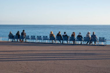 GÜZEL, FRANCE - 25 HAZİRAN 2024: Nice, Provence Alpes-Cote d 'Azur, Fransa' nın sahil caddesinin günbatımı Panoraması
