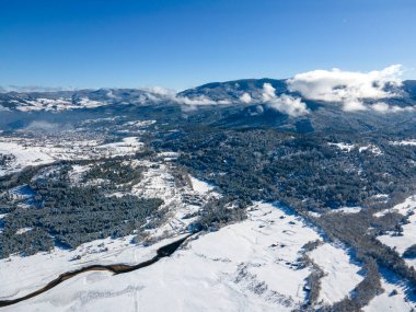 Bulgaristan 'ın Pazardzhik bölgesindeki Batak Baraj Havzası kış manzarası