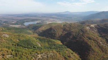 Bulgaristan 'ın Filibe Bölgesi' ndeki Oreshets Köyü yakınlarındaki Rodop Dağları 'nın Sonbahar havası manzarası