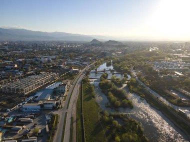 Bulgaristan 'ın Filibe kentinin şaşırtıcı hava gün batımı manzarası