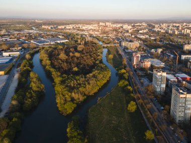Bulgaristan 'ın Filibe kentinin şaşırtıcı hava gün batımı manzarası
