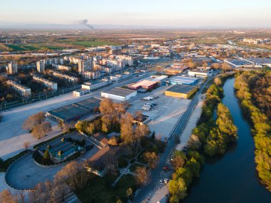 Bulgaristan 'ın Filibe kentinin şaşırtıcı hava gün batımı manzarası