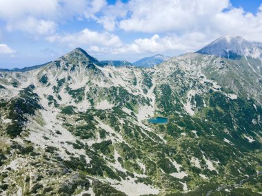 Bulgaristan 'ın Banderitsa Nehri yakınlarındaki Pirin Dağı' nın şaşırtıcı hava manzarası