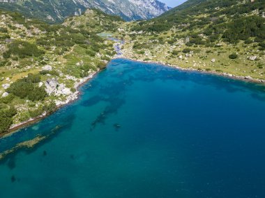 Bulgaristan 'ın Banderitsa Nehri yakınlarındaki Pirin Dağı' nın şaşırtıcı hava manzarası