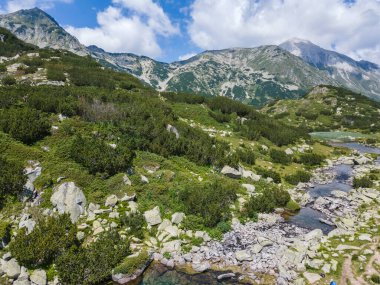 Bulgaristan 'ın Banderitsa Nehri yakınlarındaki Pirin Dağı' nın şaşırtıcı hava manzarası