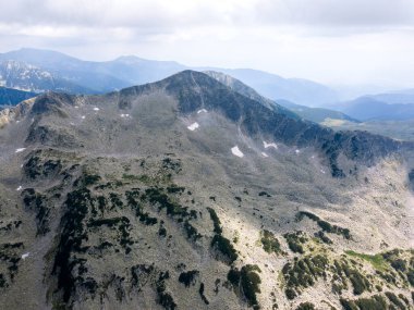 Bulgaristan 'ın Banderitsa Nehri yakınlarındaki Pirin Dağı' nın şaşırtıcı hava manzarası