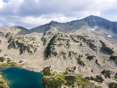 Bulgaristan 'ın Banderitsa Nehri yakınlarındaki Pirin Dağı' nın şaşırtıcı hava manzarası