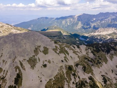 Bulgaristan 'ın Banderitsa Nehri yakınlarındaki Pirin Dağı' nın şaşırtıcı hava manzarası