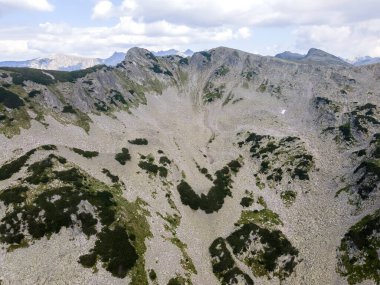 Bulgaristan 'ın Banderitsa Nehri yakınlarındaki Pirin Dağı' nın şaşırtıcı hava manzarası