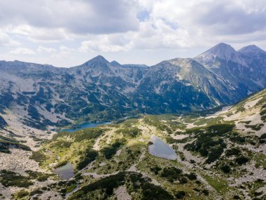 Bulgaristan 'ın Banderitsa Nehri yakınlarındaki Pirin Dağı' nın şaşırtıcı hava manzarası