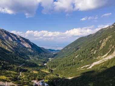 Bulgaristan 'ın Banderitsa Nehri yakınlarındaki Pirin Dağı' nın şaşırtıcı hava manzarası
