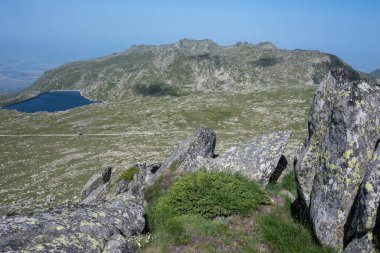 Bulgaristan 'ın Kalin tepeleri yakınlarındaki Rila Dağı' nın İnanılmaz Yaz Manzarası
