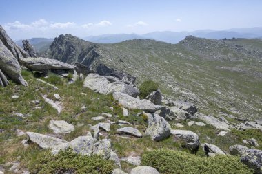 Bulgaristan 'ın Kalin tepeleri yakınlarındaki Rila Dağı' nın İnanılmaz Yaz Manzarası