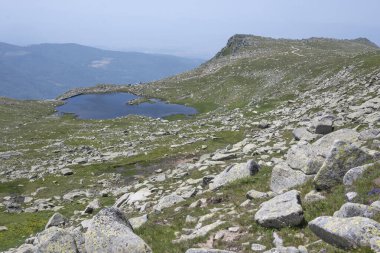 Bulgaristan 'ın Kalin tepeleri yakınlarındaki Rila Dağı' nın İnanılmaz Yaz Manzarası