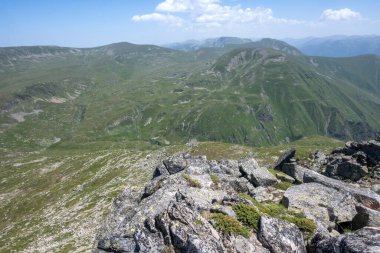 Bulgaristan 'ın Kalin tepeleri yakınlarındaki Rila Dağı' nın İnanılmaz Yaz Manzarası