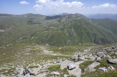 Bulgaristan 'ın Kalin tepeleri yakınlarındaki Rila Dağı' nın İnanılmaz Yaz Manzarası