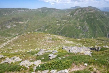 Bulgaristan 'ın Kalin tepeleri yakınlarındaki Rila Dağı' nın İnanılmaz Yaz Manzarası