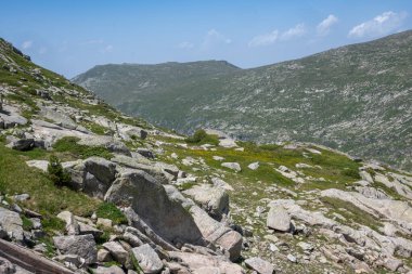 Bulgaristan 'ın Kalin tepeleri yakınlarındaki Rila Dağı' nın İnanılmaz Yaz Manzarası