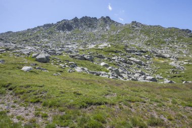 Bulgaristan 'ın Kalin tepeleri yakınlarındaki Rila Dağı' nın İnanılmaz Yaz Manzarası