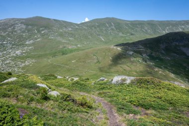 Bulgaristan 'ın Kalin tepeleri yakınlarındaki Rila Dağı' nın İnanılmaz Yaz Manzarası