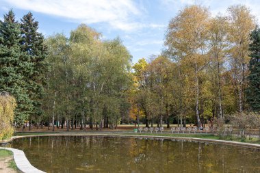 Bulgaristan 'ın Sofya kentindeki South Park' ın şaşırtıcı sonbahar manzarası