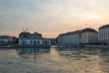 GENEVA, SWitzERLAND - 17 Haziran 2023: İsviçre 'nin Cenevre kentinin şaşırtıcı panoramik manzarası