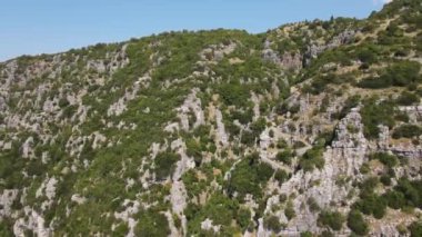 Vikos Vadisi ve Pindus Dağları, Zagori, Epirus, Yunanistan 'daki Vradeto Adımları' nın şaşırtıcı görüntüsü