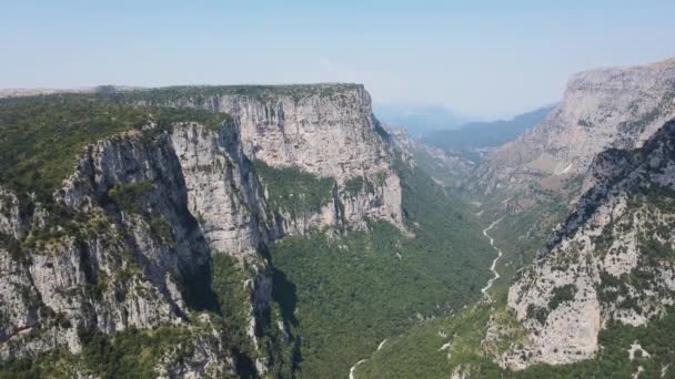 Niesamowity Widok Lotu Ptaka Wąwóz Vikos Góry Pindus Zagori Epirus — Wideo stockowe