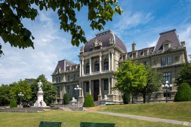 LAUSANNE, SWitzERLAND - 18 Haziran 2023: Tipik Lozan şehri, Vaud Kantonu, İsviçre