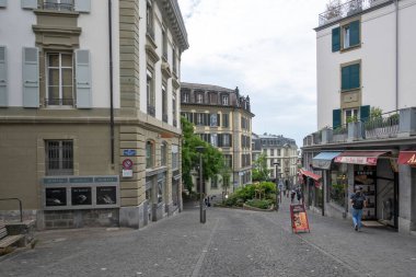 LAUSANNE, SWitzERLAND - 18 Haziran 2023: Tipik Lozan şehri, Vaud Kantonu, İsviçre