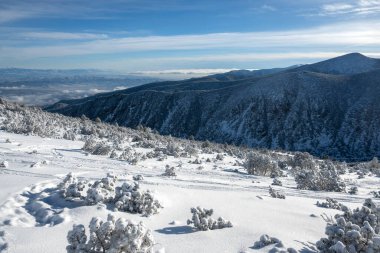 Bulgaristan 'ın Musala zirvesi yakınlarındaki Rila Dağı' nın İnanılmaz Kış Manzarası