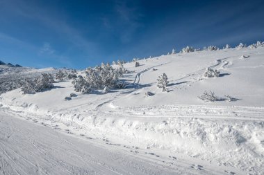 Bulgaristan 'ın Musala zirvesi yakınlarındaki Rila Dağı' nın İnanılmaz Kış Manzarası