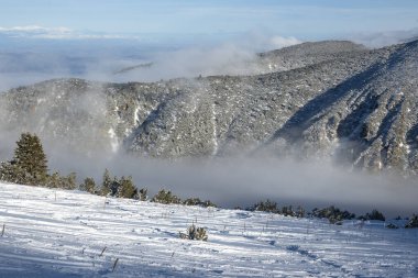 Bulgaristan 'ın Musala zirvesi yakınlarındaki Rila Dağı' nın İnanılmaz Kış Manzarası
