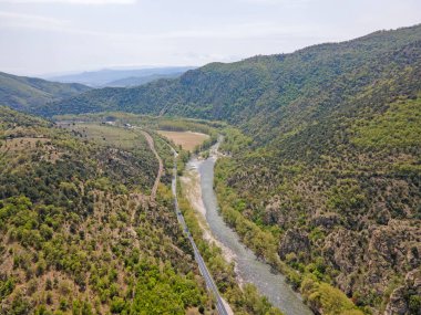 Bulgaristan 'ın Kresna Vadisi' nden geçen Struma Nehri 'nin şaşırtıcı hava manzarası