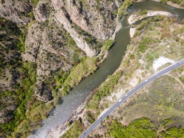 Bulgaristan 'ın Kresna Vadisi' nden geçen Struma Nehri 'nin şaşırtıcı hava manzarası
