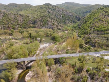 Bulgaristan 'ın Kresna Vadisi' nden geçen Struma Nehri 'nin şaşırtıcı hava manzarası
