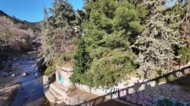 XANTHI, GREECE - 26 Aralık 2023: Xanthi, Doğu Makedonya ve Trakya 'daki eski sokak ve eski evler
