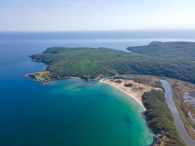 Bulgaristan 'ın Burgaz Bölgesi Arkutino plajı yakınlarındaki arka deniz manzarası