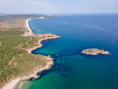 Bulgaristan 'ın Burgaz Bölgesi Arkutino plajı yakınlarındaki arka deniz manzarası