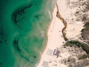 Bulgaristan 'ın Burgaz Bölgesi Arkutino plajı yakınlarındaki arka deniz manzarası