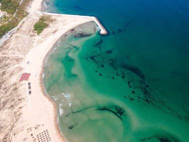 Bulgaristan 'ın Burgaz Bölgesi Arkutino plajı yakınlarındaki arka deniz manzarası