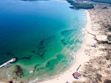 Bulgaristan 'ın Burgaz Bölgesi Arkutino plajı yakınlarındaki arka deniz manzarası