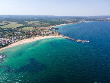 Bulgaristan 'ın Burgaz Bölgesi' ndeki Lozenets kasabası yakınlarındaki Karadeniz kıyılarının hava manzarası