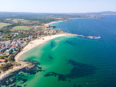 Bulgaristan 'ın Burgaz Bölgesi' ndeki Lozenets kasabası yakınlarındaki Karadeniz kıyılarının hava manzarası