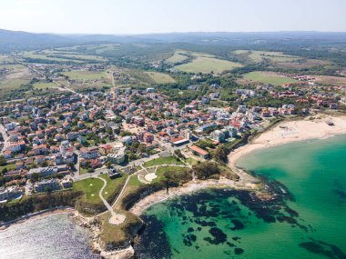 Bulgaristan 'ın Burgaz Bölgesi' ndeki Lozenets kasabası yakınlarındaki Karadeniz kıyılarının hava manzarası